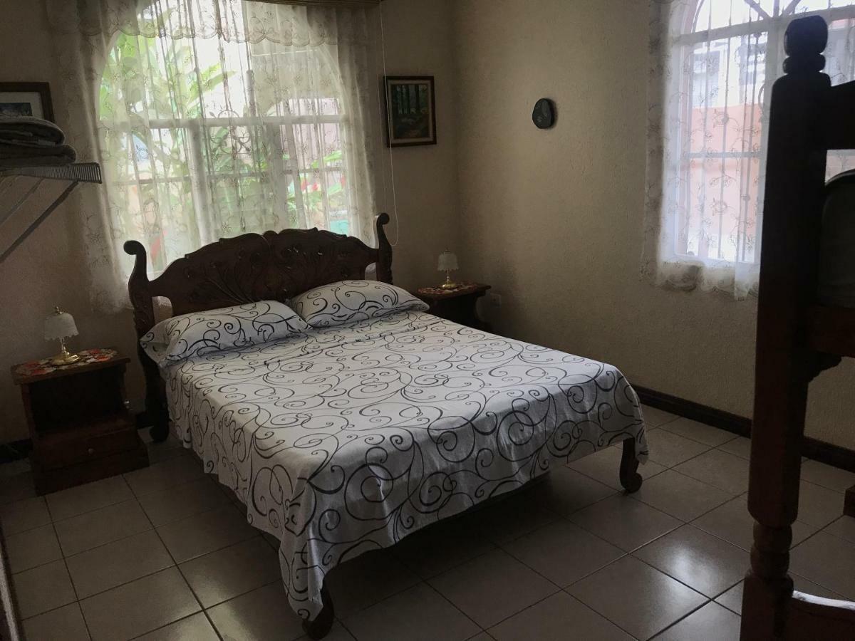 לינה וארוחת בוקר Desamparados  Casa Del Suizo מראה חיצוני תמונה